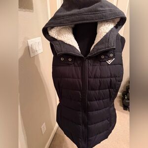 Hollister women’s Quilted Navy Hooded Vest with Sherpa Lining